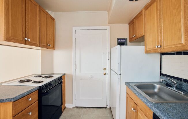 1 bed, 1 bath, 650 sqft, $1,175, Unit 1082 Briarcliff Rd #4