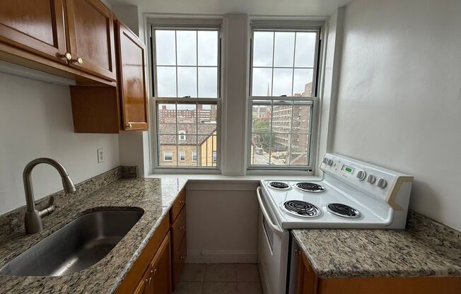 2 beds, 2 baths, 1,303 sqft, $2,200, Unit New King Edward  501