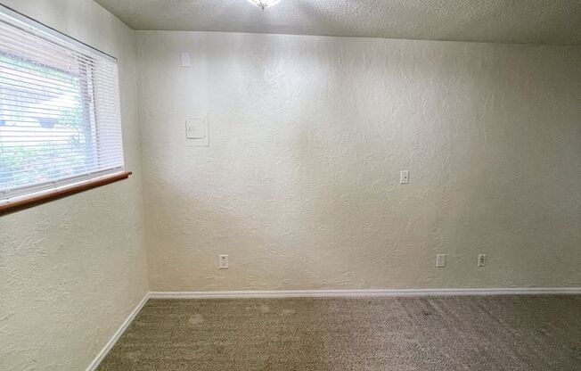 2 beds, 1 bath, $1,600