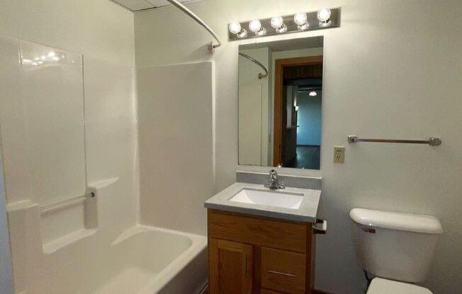 3 beds, 2 baths, 1,512 sqft, $2,800, Unit 406