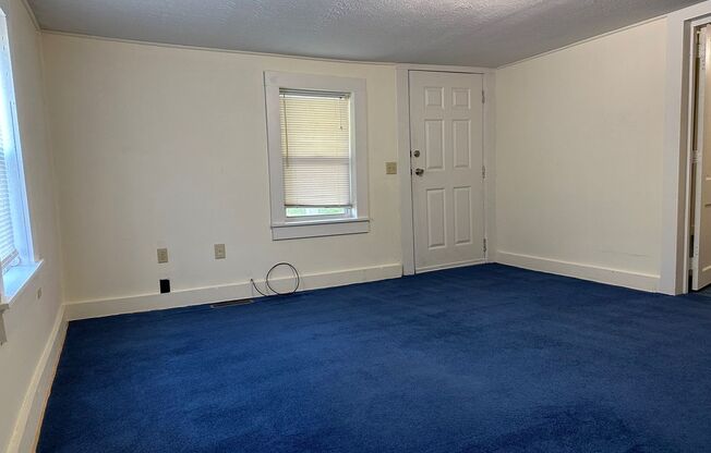 3 beds, 1 bath, $925