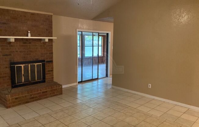 3 beds, 2 baths, $1,295