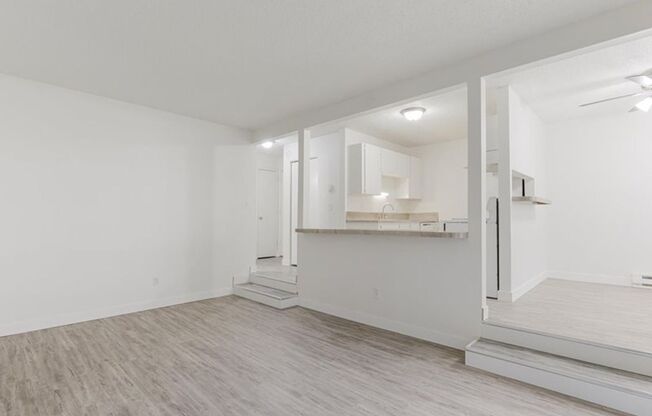 1 bed, 1 bath, 788 sqft, $1,300, Unit 902