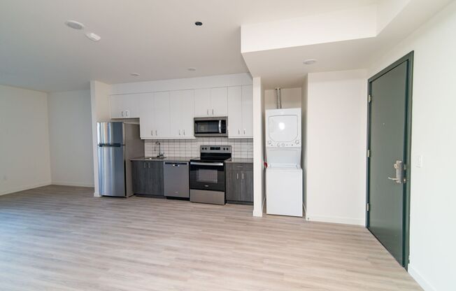 1 bed, 1 bath, 472 sqft, $1,350, Unit 312