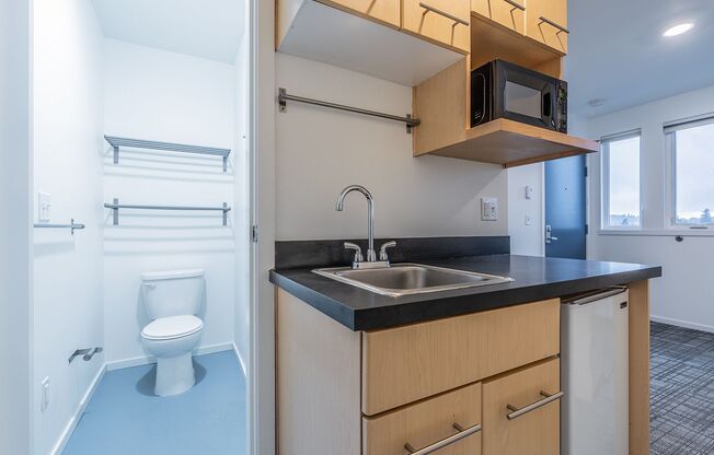 Studio, 1 bath, 201 sqft, $899, Unit 6B