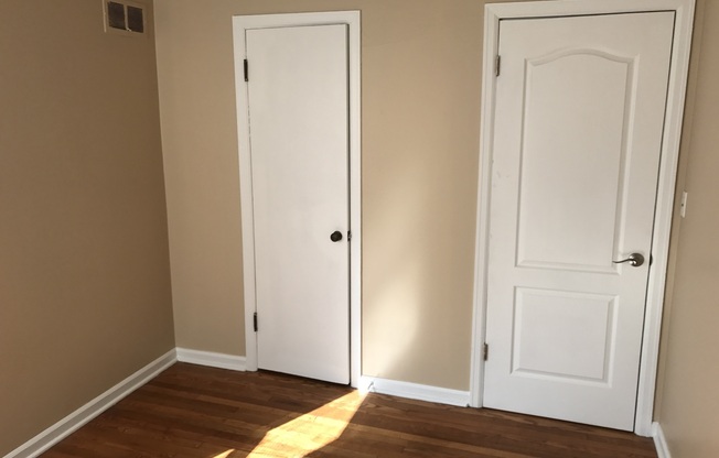 3 beds, 1 bath, $1,095