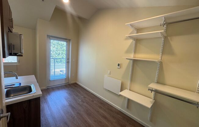 Studio, 1 bath, 178 sqft, $1,199, Unit 505