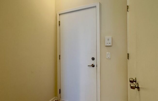 2 beds, 1 bath, 913 sqft, $1,399, Unit 411 Unit 204
