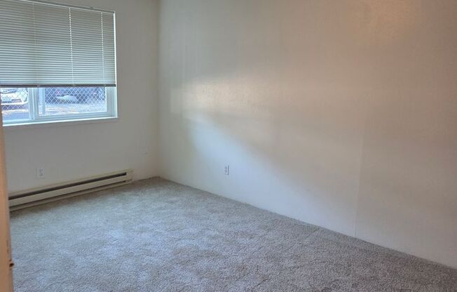 2 beds, 1 bath, 1,000 sqft, $1,400, Unit 37