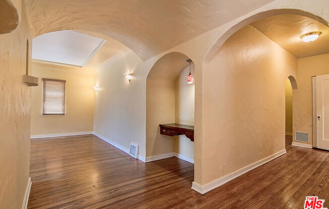 1071 S CLOVERDALE AVE