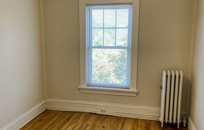2 beds, 1 bath, 900 sqft, $1,425, Unit 303