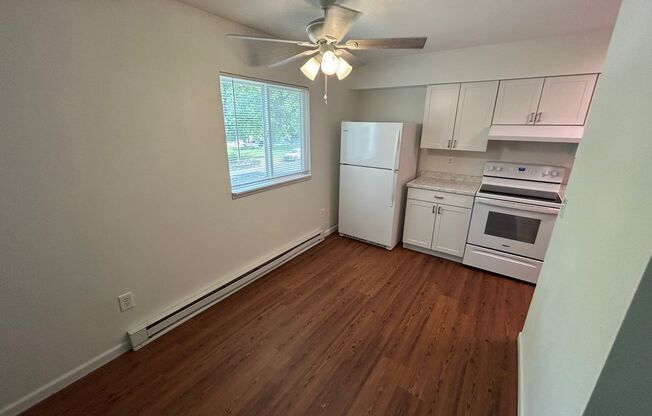 2 beds, 1 bath, 1,000 sqft, $1,295, Unit #7