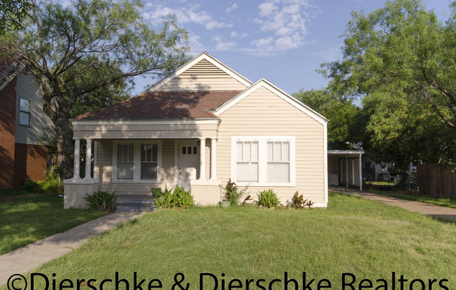 Precious Santa Rita Home! 3 Bedroom, 2 Bath over 1600 sq ft, DON'T MISS OUT!