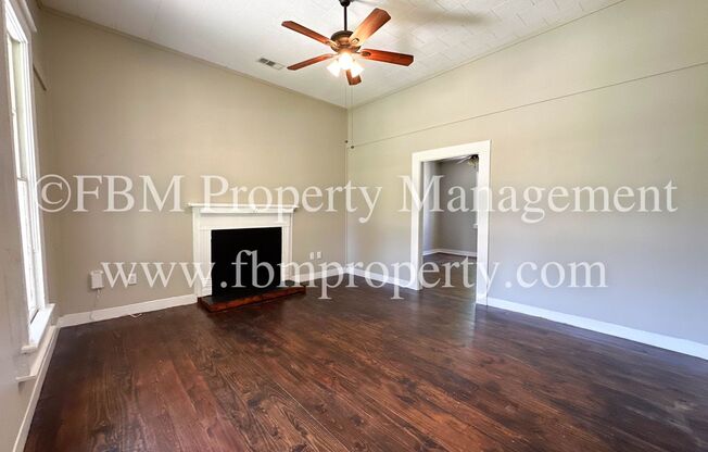 3 beds, 1.5 baths, $1,095