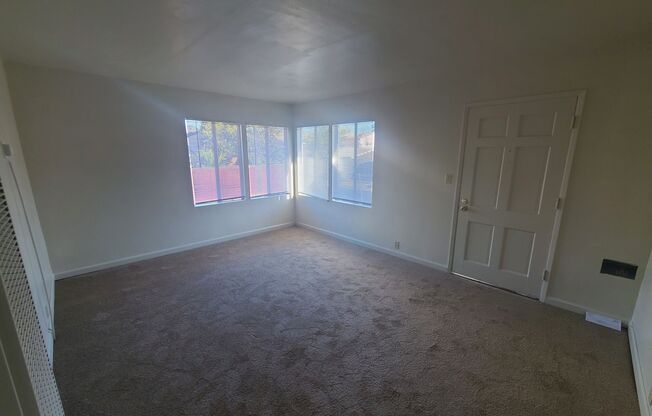 2 beds, 1 bath, $2,000, Unit 398