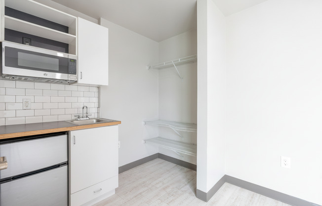 Studio, 1 bath, 152 sqft, $795, Unit 212