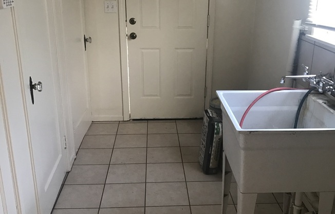 3 beds, 1 bath, $1,900