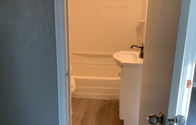 2 beds, 1 bath, $950