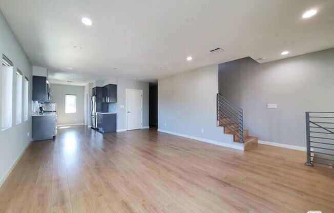 413 MICHELTORENA ST