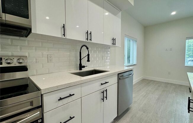 3 beds, 2 baths, 1,000 sqft, $3,600, Unit 1786 SW 9th St apt2 (A11688921)