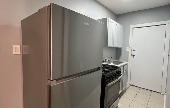 1 bed, 1 bath, 420 sqft, $1,250