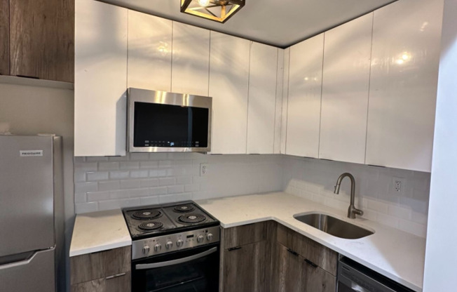 1 bed, 1 bath, $2,700, Unit 2