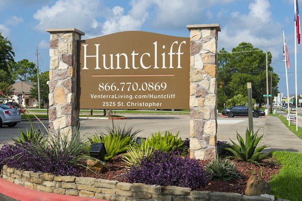 Huntcliff Apartments in League City