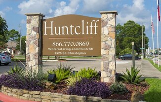 Huntcliff Apartments in League City