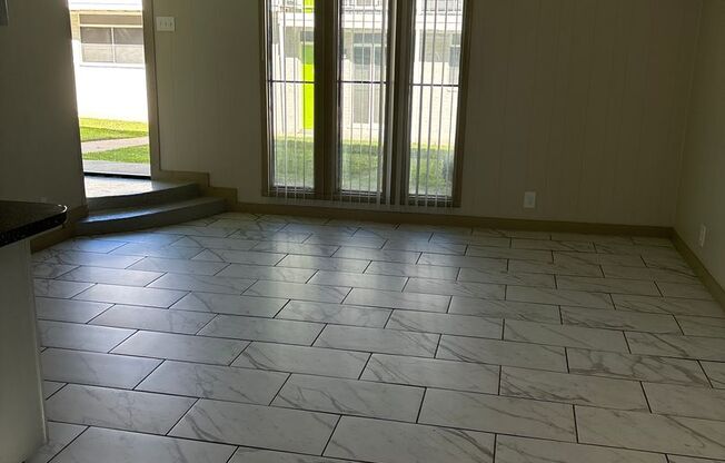 2 beds, 1.5 baths, 870 sqft, $1,025, Unit B08