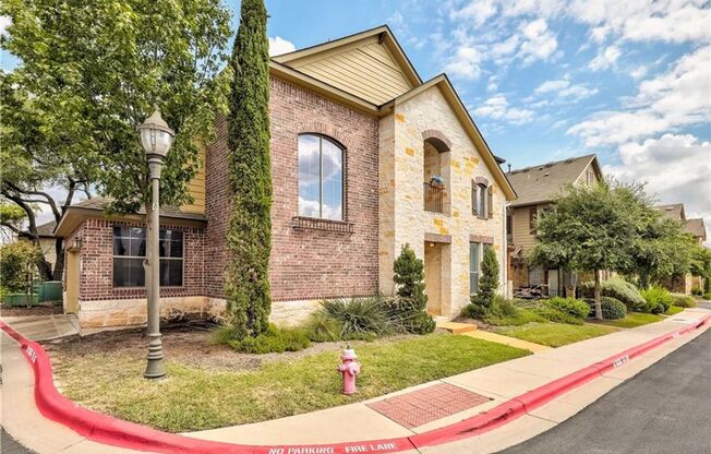 Paradiso Villas 2/2.5 Townhome with attached garage - Leander ISD