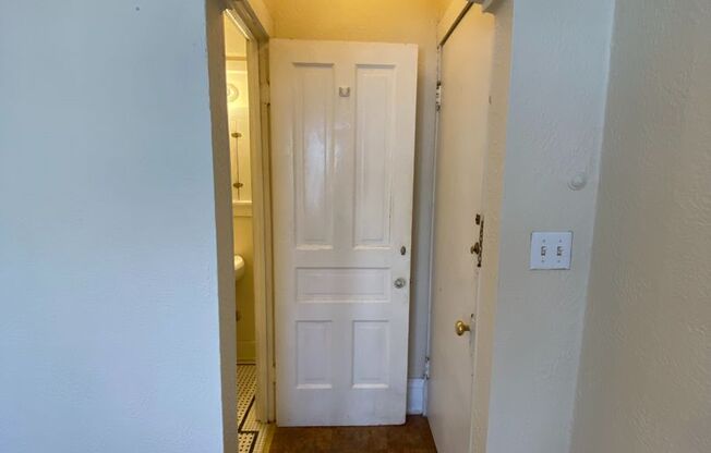 Studio, 1 bath, $775, Unit 40