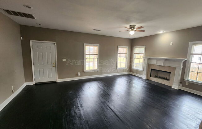 899 BOOKER WASHINGTON DR NW