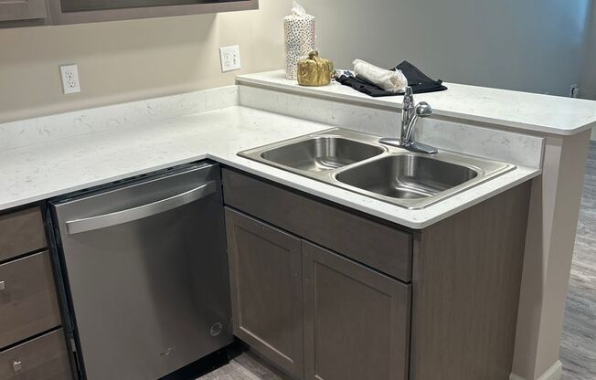 Studio, 1 bath, 500 sqft, $995, Unit 29