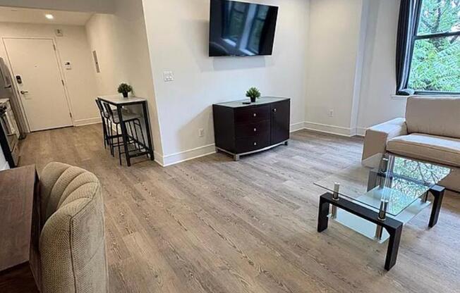 1 bed, 1 bath, $5,600, Unit 6I