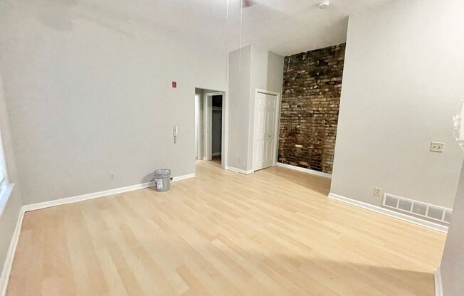 Studio, 1 bath, $850, Unit 1728-02