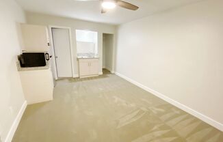 ONLY $1,550/mo! STUDIO APARTMENT AVAILABLE IN LA JOLLA!