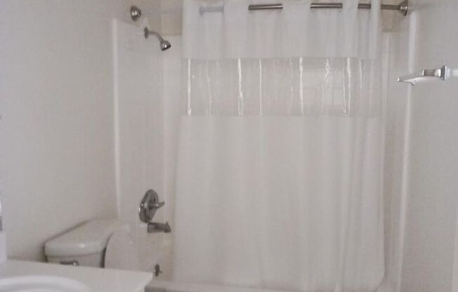 Emerald - Continental Apts.