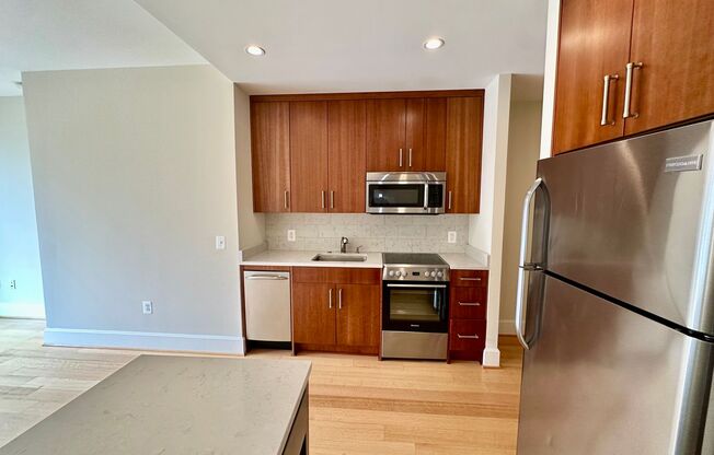 Studio, 1 bath, $2,350, Unit 420