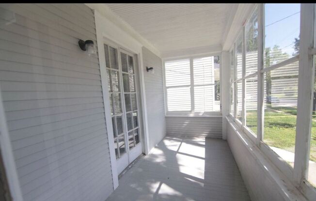 Nice 2 Bedroom 1 Bath House with Garage in Davenport