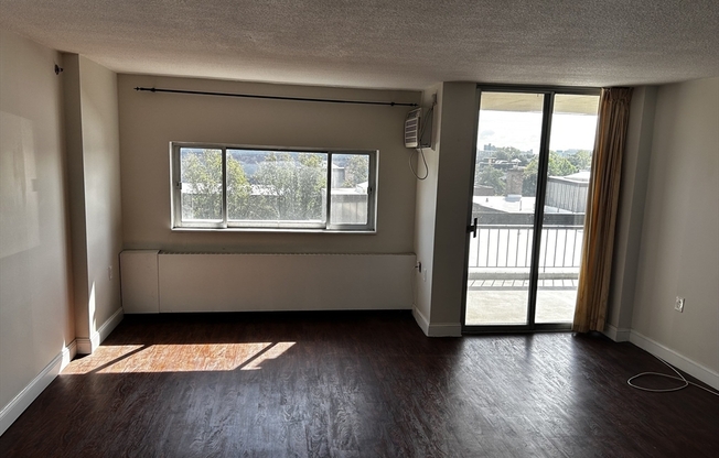 2 beds, 2 baths, 1,100 sqft, $3,650, Unit 406