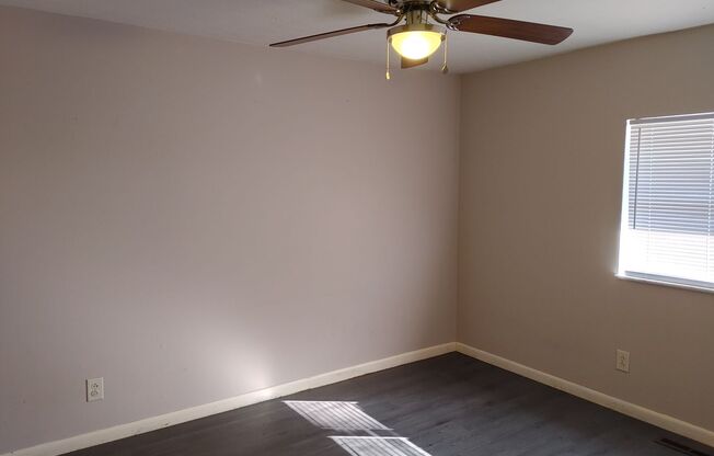 2 beds, 1.5 baths, $850, Unit Apt A