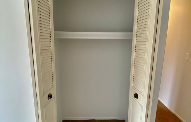 2 beds, 1 bath, 1,000 sqft, $1,295, Unit 619 Flint Rd. #5