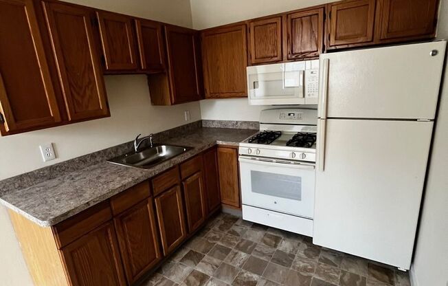 1 bed, 1 bath, 400 sqft, $1,350, Unit B31