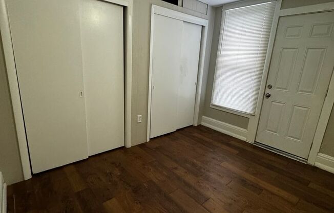 3 beds, 1 bath, $1,100, Unit #202