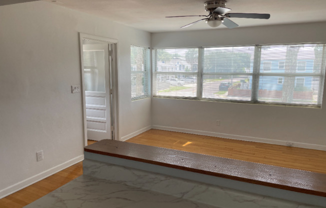 301 OLEANDER ST