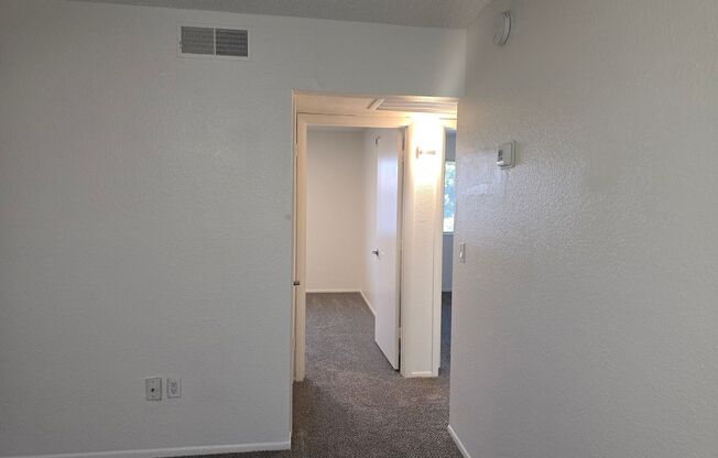 2 beds, 1 bath, 880 sqft, $1,195, Unit 315