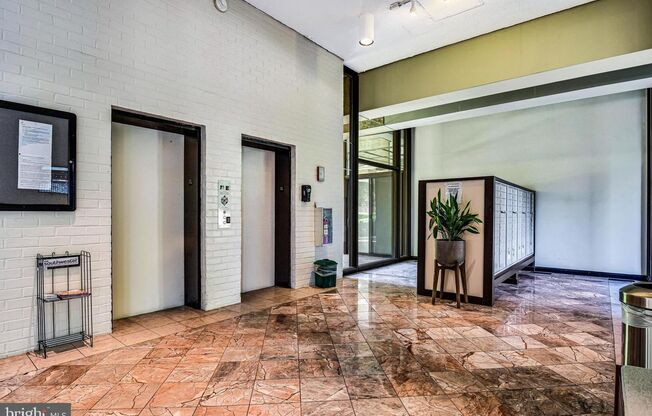 Southwest One Bedroom One Bathroom W/Pool, Balcony, Laundry, & Much More!