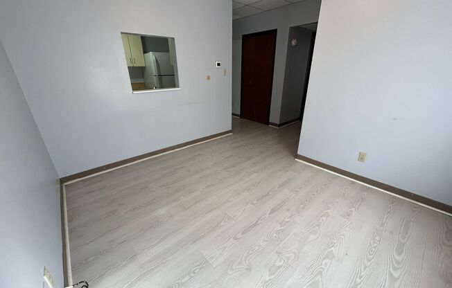 2 beds, 1 bath, 1,200 sqft, $650, Unit 401