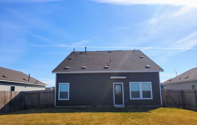 4 BR / 2.5 BA + Loft - 1874 SF Two-Story Home - Summerside, Lockhart!