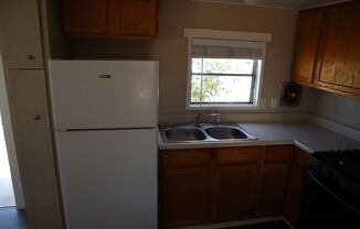 2 beds, 1.5 baths, $750